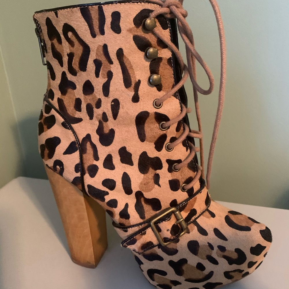Steve Madden Size 8 Cow Hair Animal Print Booties